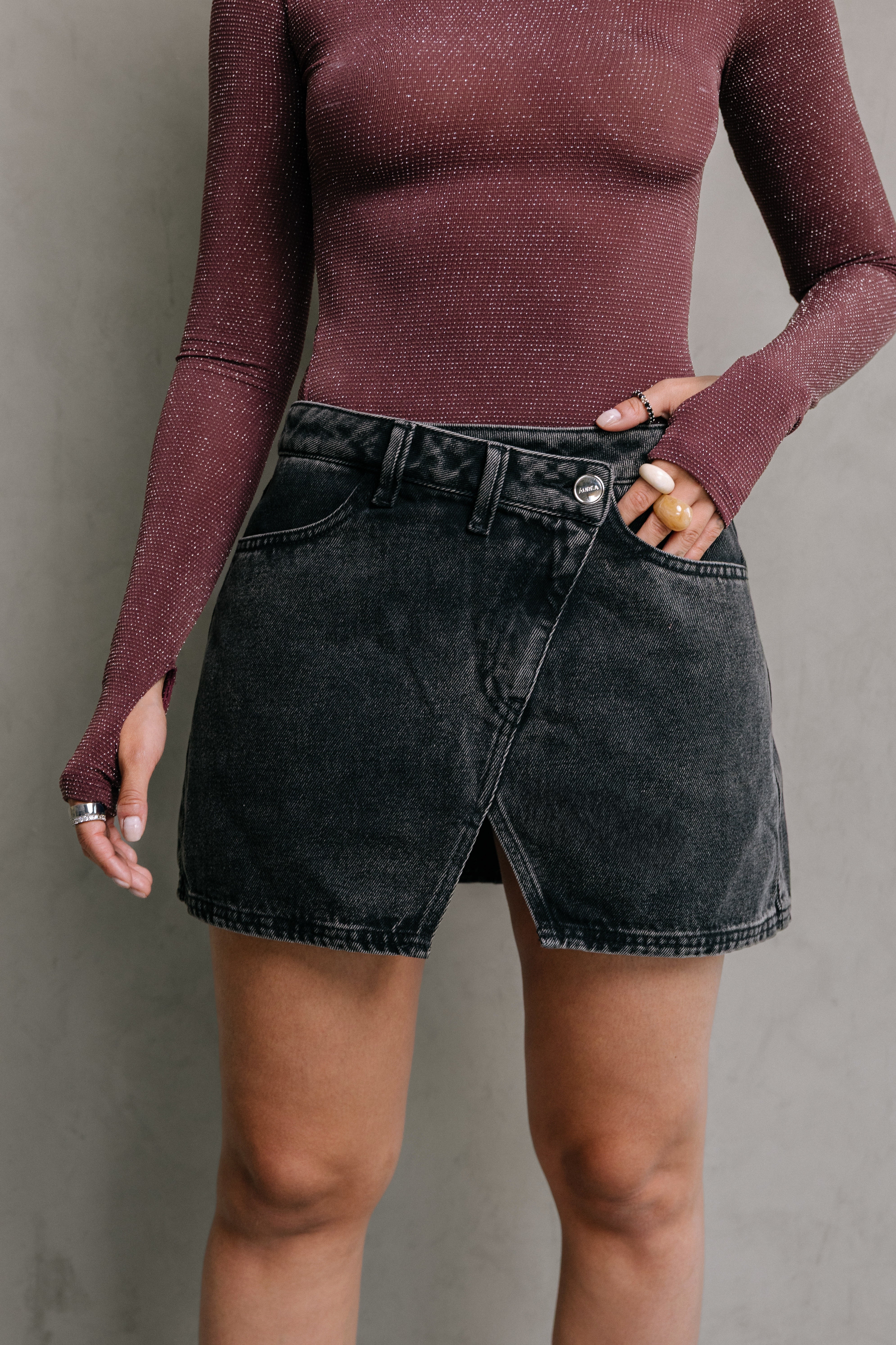 FALDA DENIM NEGRA Imagen secundaria del producto