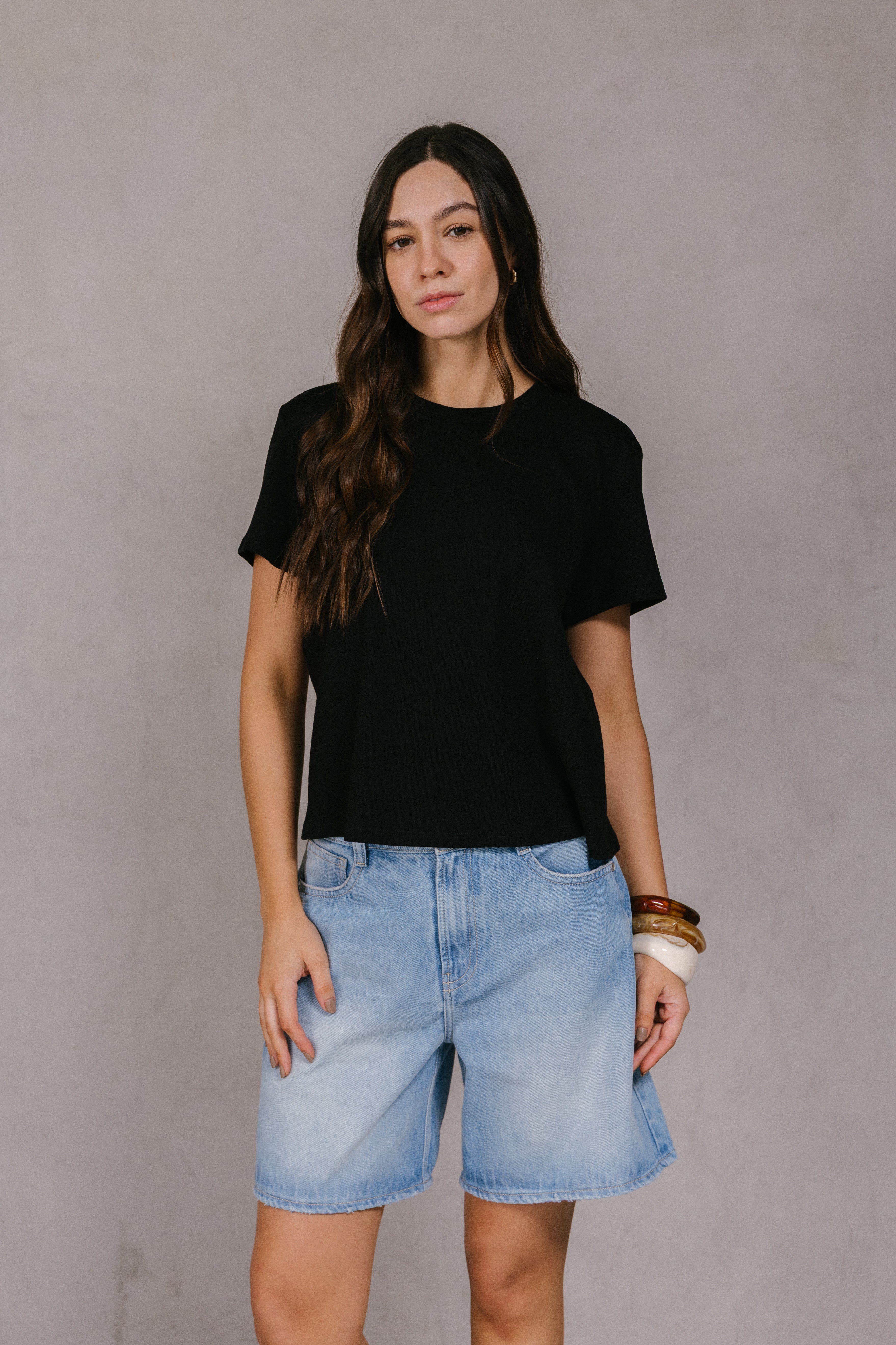BASIC REGULAR T-SHIRT NEGRA Imagen principal del producto